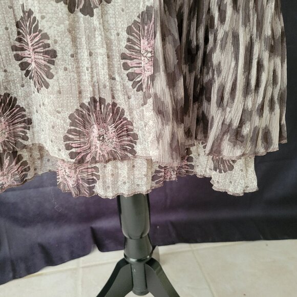 Ladies Knee Length Skirt with all over pattern-three patterns - Picture 3 of 6